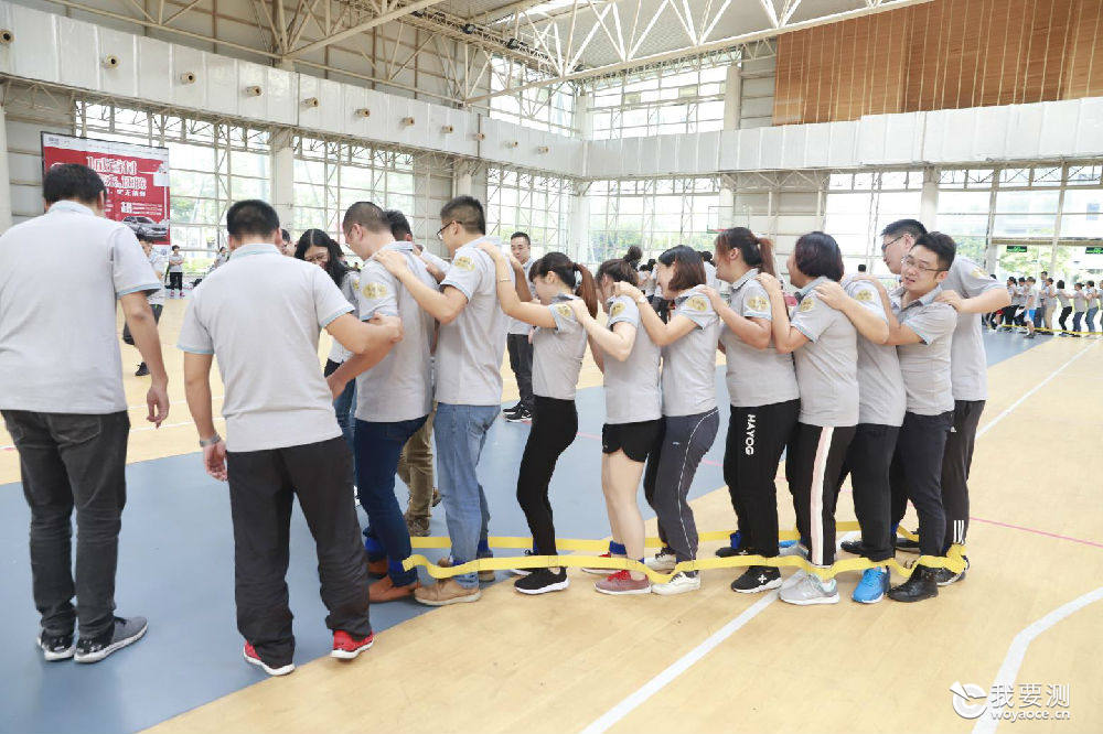 宸ㄤ汉鐨勮剼姝?jpg