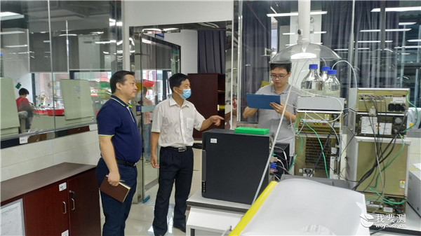检查实验室仪器使用情况_副本.jpg