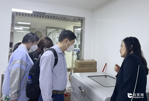 参观实验室_副本.jpg 参观实验室_副本.jpg