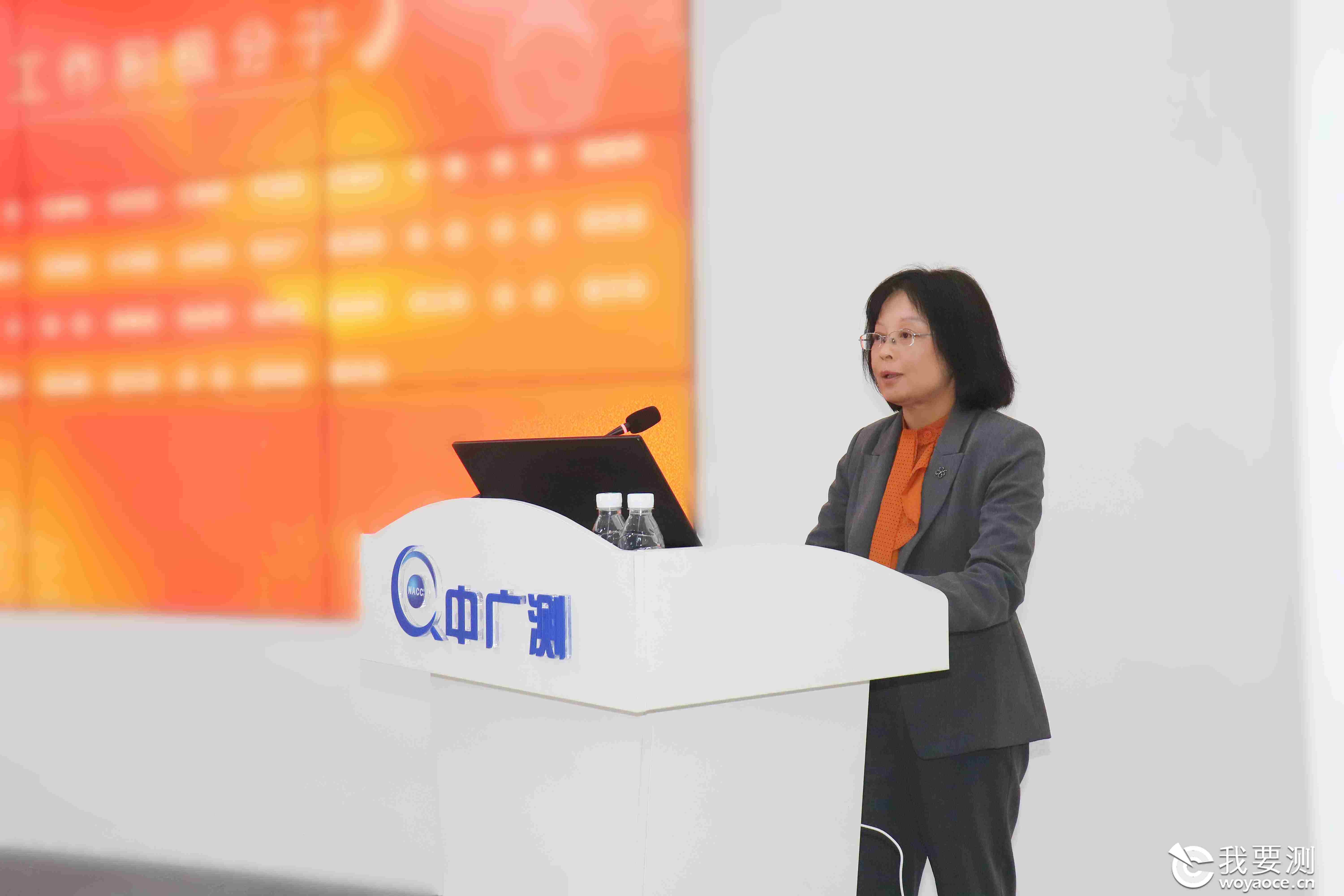 副所长(副主任)曾莉宣读表彰决定.jpg